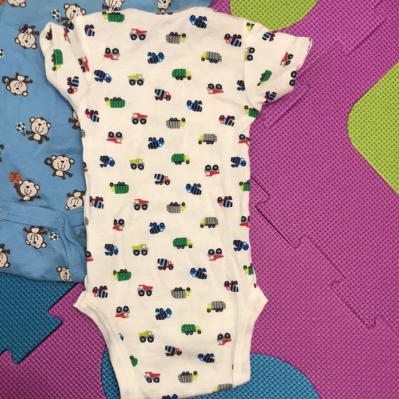 (4) 0-3 months ONESIES!! - Picture 3 of 8